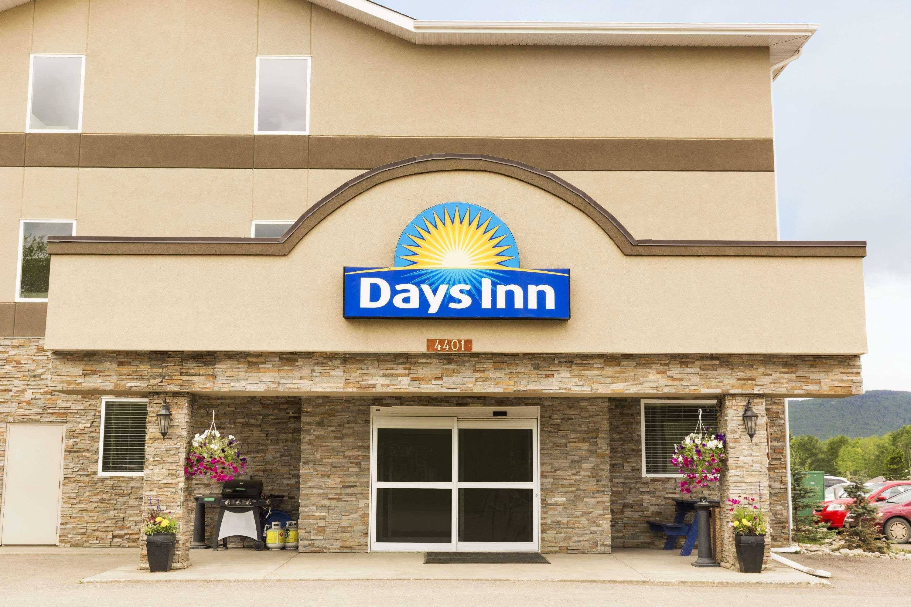 Days Inn By Wyndham Chetwynd Exterior foto