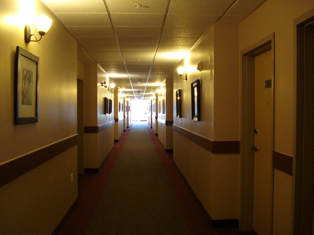 Days Inn By Wyndham Chetwynd Exterior foto