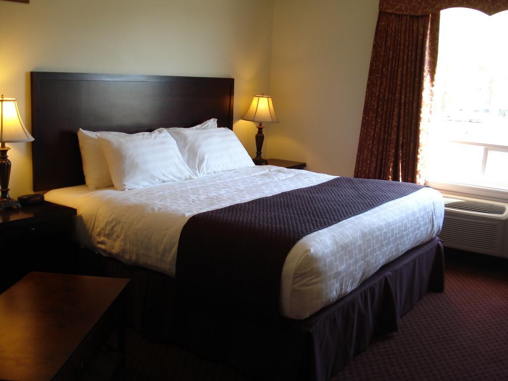Days Inn By Wyndham Chetwynd Exterior foto
